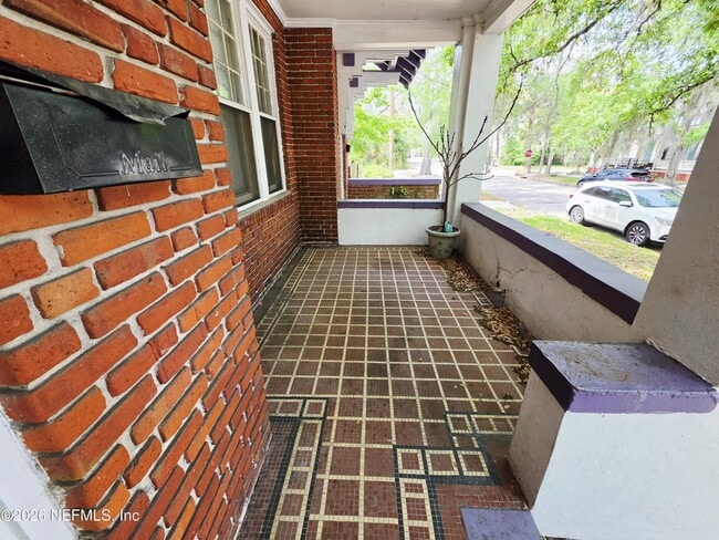 Building Photo - 146 W 6th St