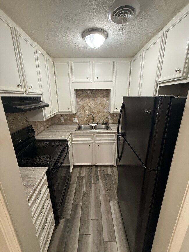 Building Photo - 819 Hardy Springs Cir