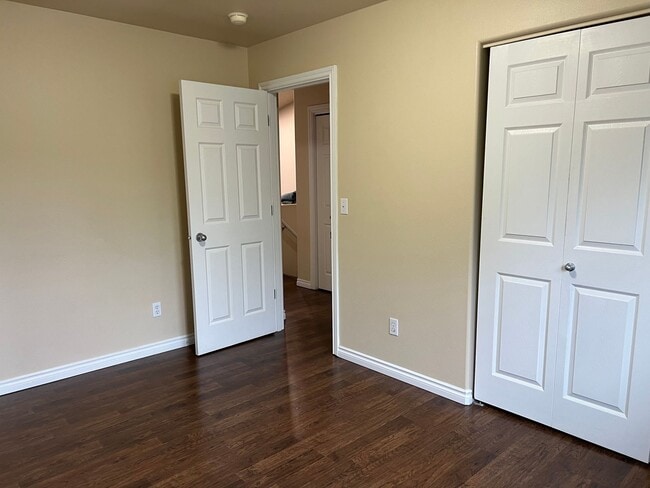 Building Photo - Easy JBER Access and Quiet Location *Unfur...