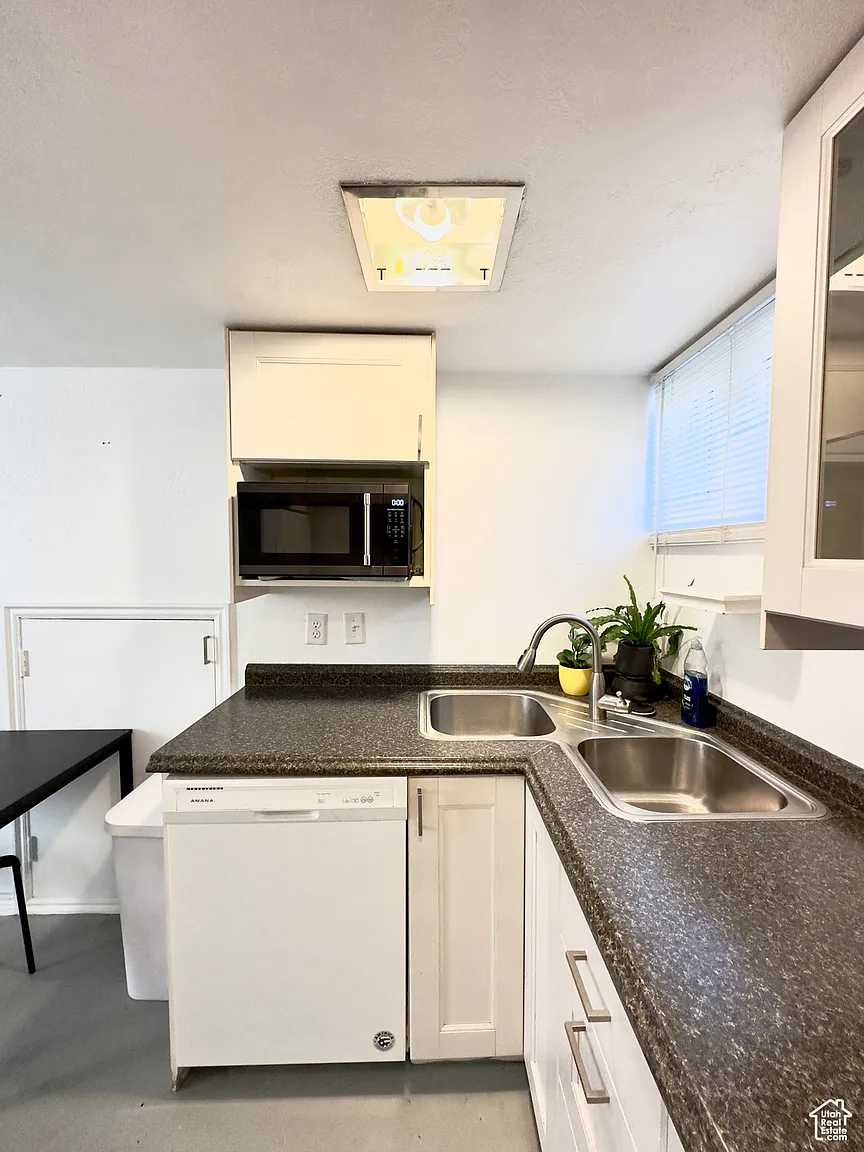 Building Photo - 360 N 900 W