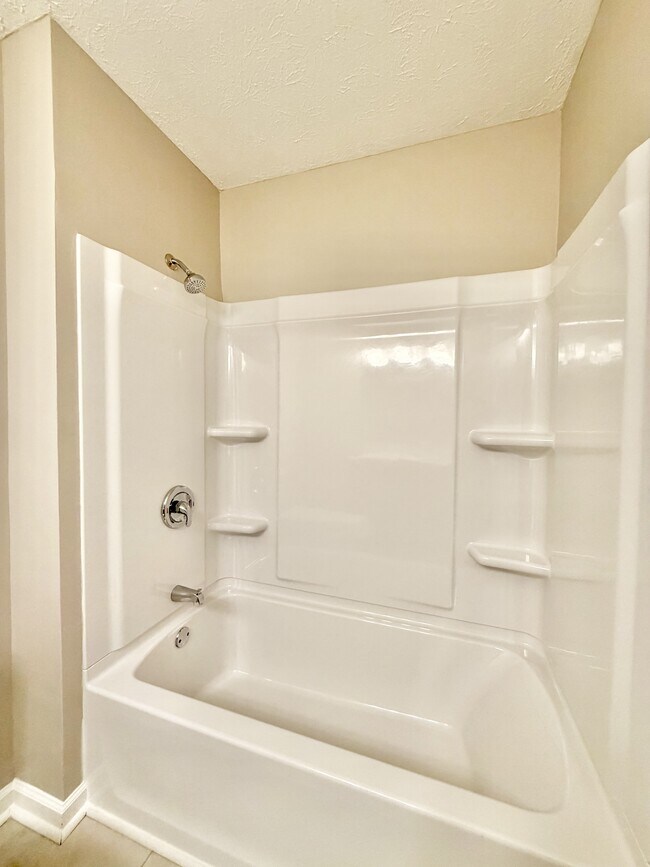 Building Photo - 520 Cricklewood Dr