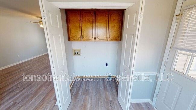 Building Photo - 121a Hipps Ave