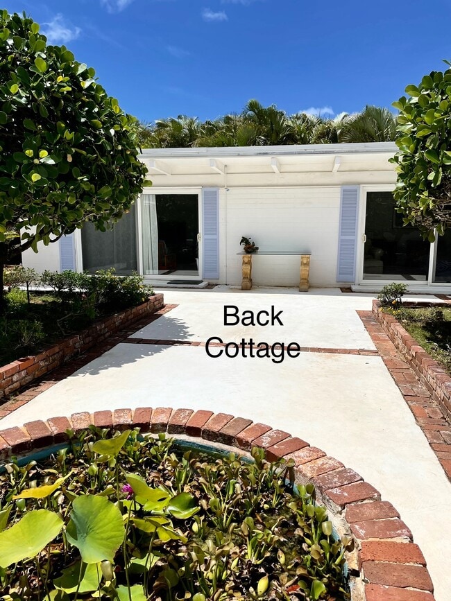 View of Back Cottage - 335 Wailupe Cir