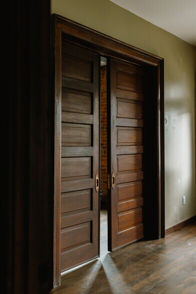 Building Photo - 503 Church St