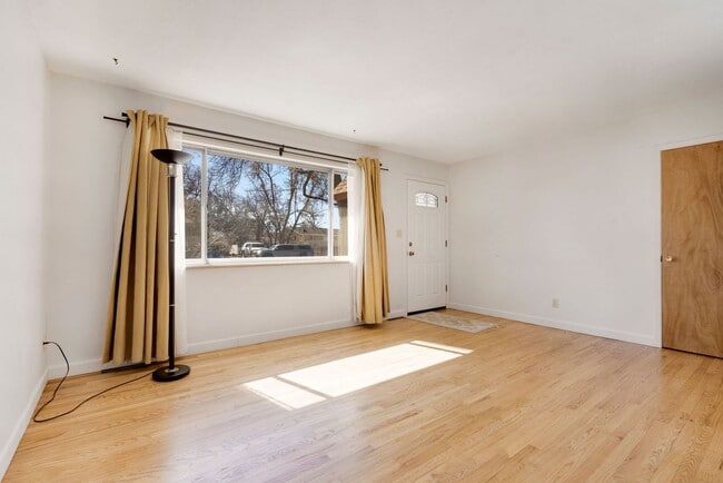 Building Photo - Updated 4 Bedroom Home in South College Heights