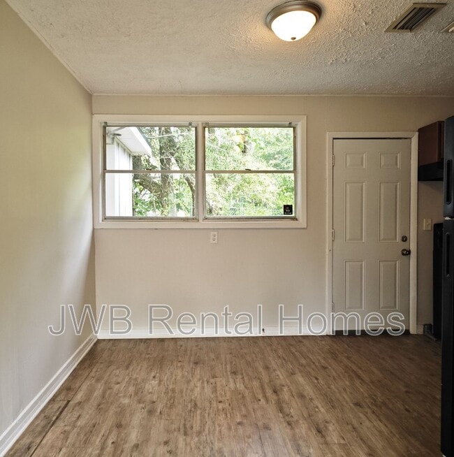 Building Photo - 4605 Suray Ave