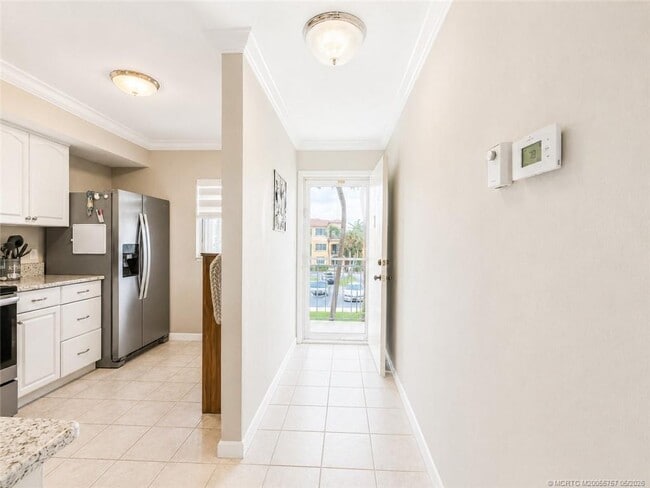 Building Photo - 7430 S Ocean Dr