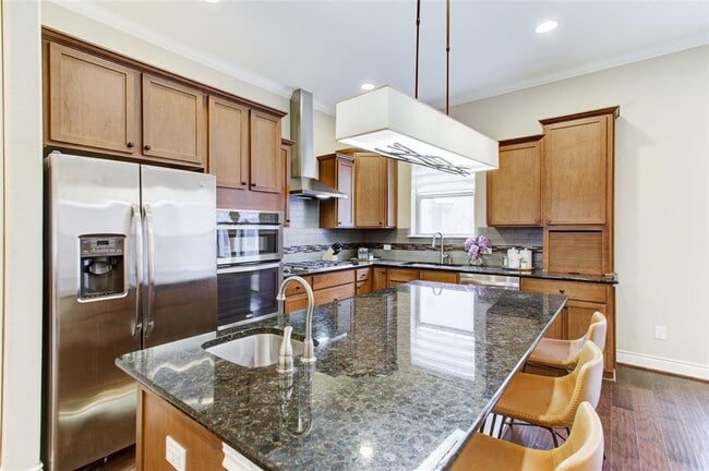 Building Photo - 224 Adams St