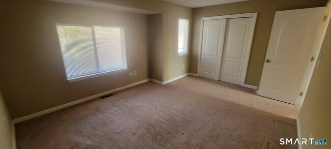 Building Photo - 166 Old Brookfield Rd