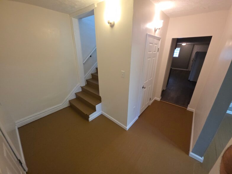 Building Photo - 240 Marshall St