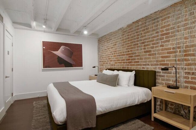 Building Photo - 822 Howard Ave