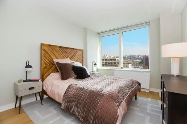 Building Photo - 1 bedroom in LONG ISLAND CITY NY 11101