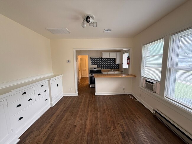 Building Photo - Tulsa One Bedroom Water and Trash Included