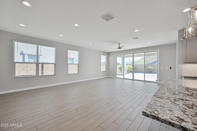 Building Photo - 1825 E Saguaro Park Ln