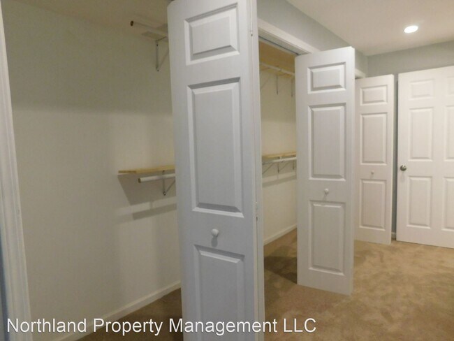 Building Photo - 2 br, 2.5 bath House - 1505 Kent #2