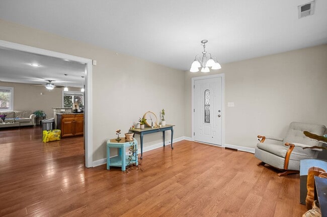 Building Photo - Beautifully Updated 4-Bedroom Home in Norf...