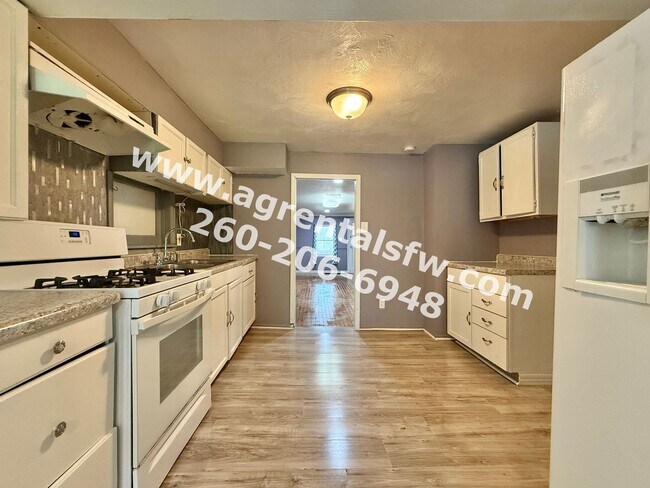 Building Photo - 2122 Olladale Dr