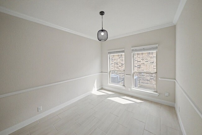 Building Photo - Stunning 4BR Home with 3-Car Garage in Turning Stone - Realtor Commission: $750