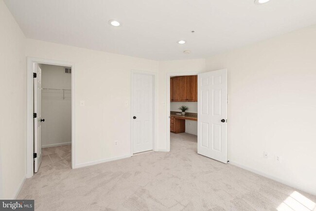 Building Photo - 42465 Regal Wood Dr