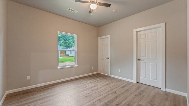 Building Photo - Newly built duplex with no prior tenants.