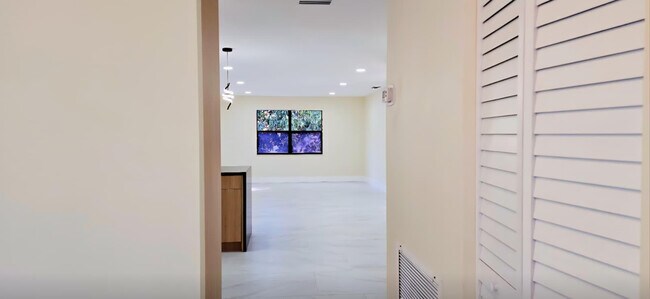 Building Photo - 11516 SW 54th St