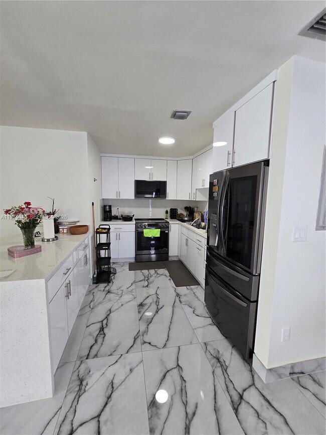 Building Photo - 869 W 37th St