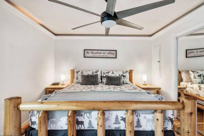 Building Photo - 801 Crystal Br Wy