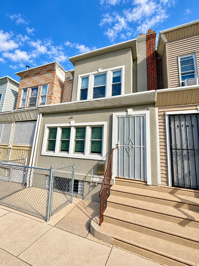 Building Photo - 6744 Linmore Ave