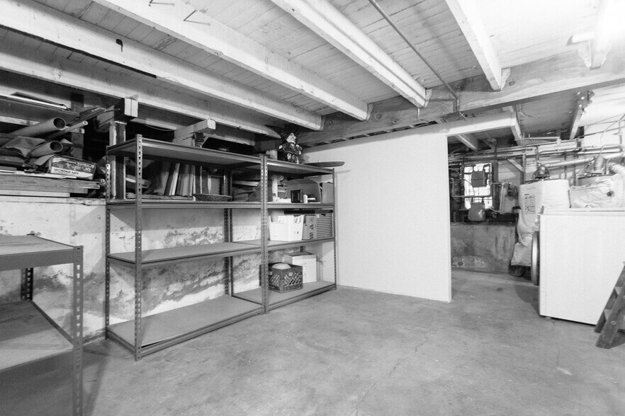 Building Photo - 22165 2216.5 Lemoyne St