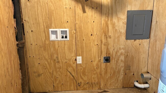 Building Photo - 523 E Harrison Ave