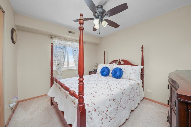 Building Photo - 1460 Fairlane Dr