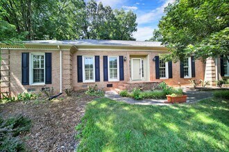 Building Photo - Lovely 3 Bed 2 Bath Ranch Home in South Park!