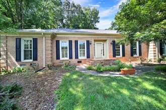 Building Photo - Lovely 3 Bed 2 Bath Ranch Home in South Park!