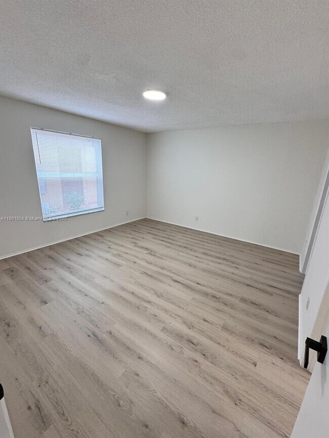 Building Photo - 8303 W Sample Rd