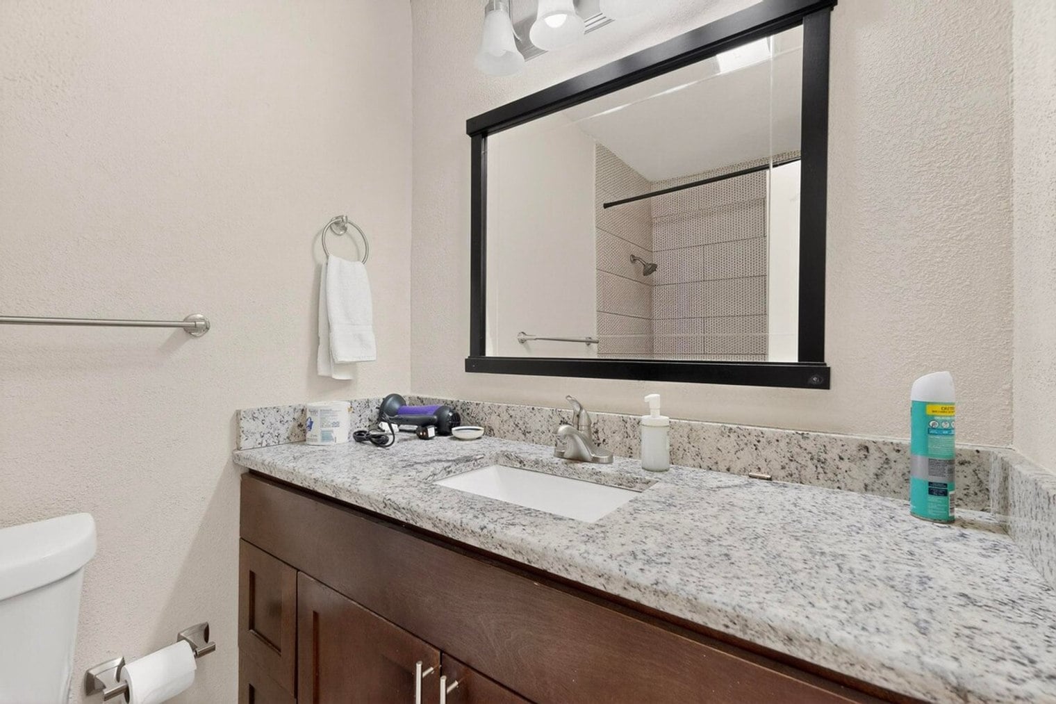 Building Photo - 136 Yorkshire Dr