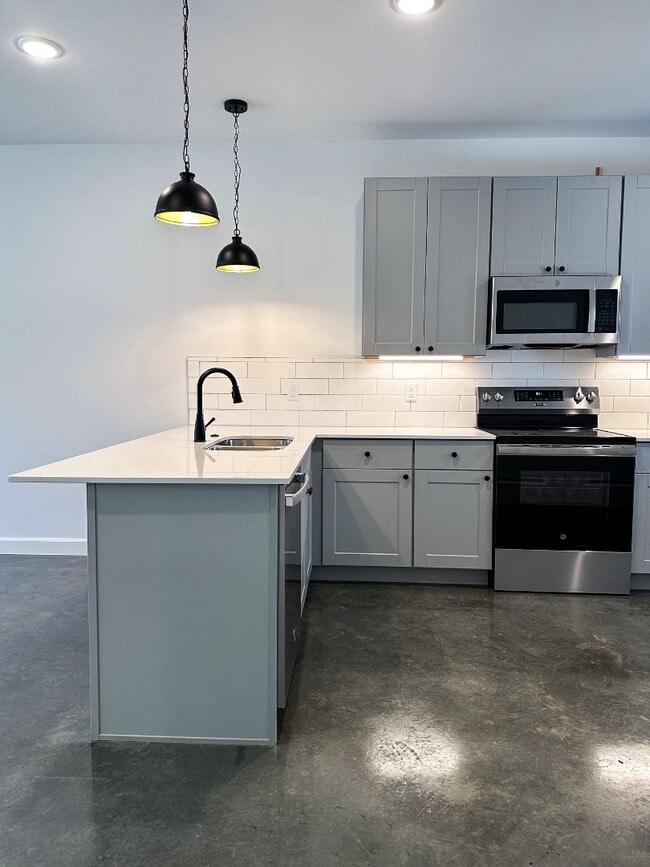 Building Photo - 200 N Main St