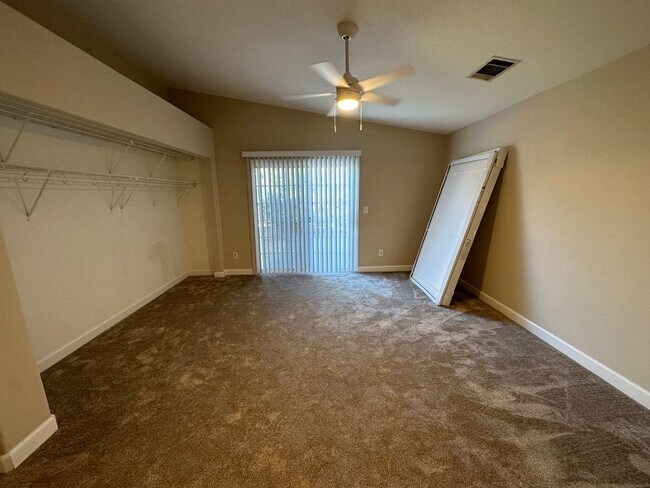 Building Photo - Beautiful Single Story 4 Bedroom 2 Bath Br...