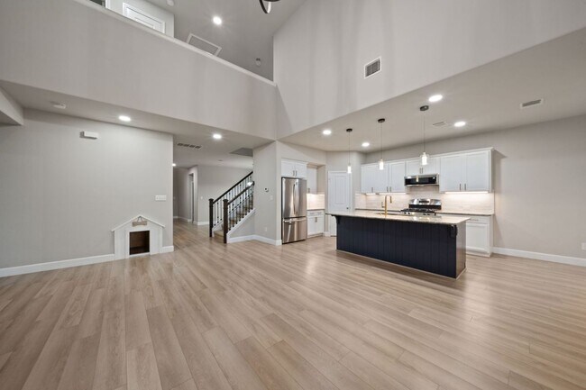 Building Photo - 6905 Etna Way