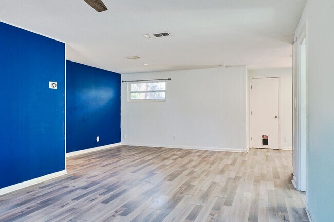 Building Photo - 395 Aurora Boulevard