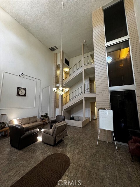 Building Photo - 475 E Cypress Ave