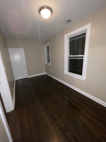 Building Photo - 3728 W 57th Plz