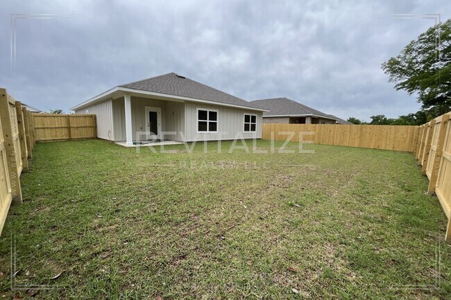 Building Photo - Charming 4BR/2BA Home in Hadley Village – Modern Comfort & Style!