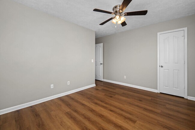 Building Photo - 2320 Willowbrook Dr