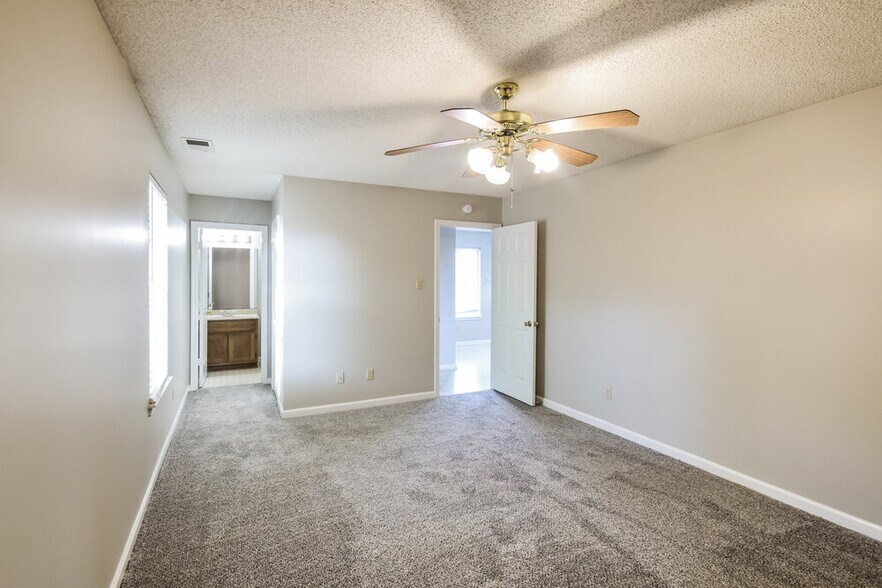 Building Photo - 6991 Raleigh Lagrange Rd