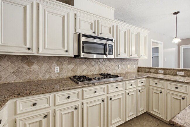 Building Photo - 905 Winged Foot Dr