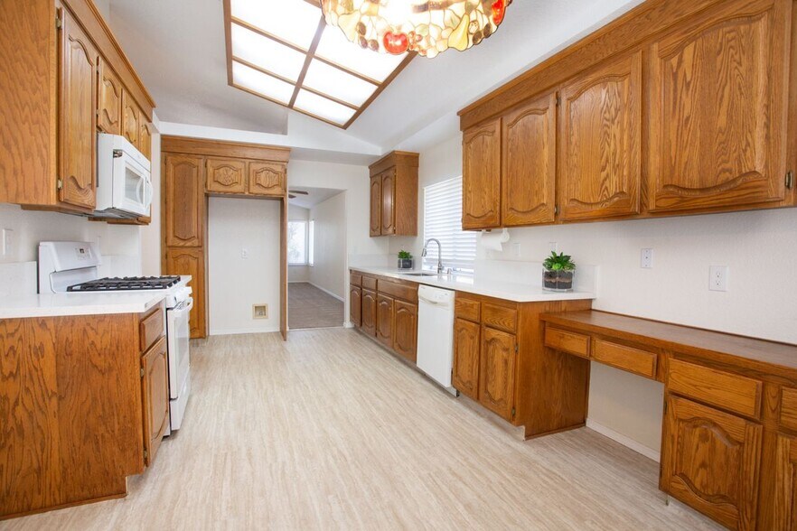 Building Photo - 767 Raven Dr