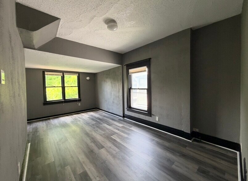 Building Photo - 1042 Elmwood Ave