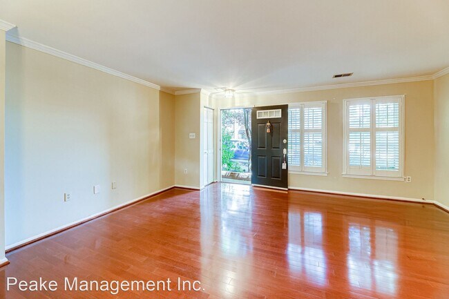 Building Photo - 2 br, 2.5 bath House - 419 S. Columbus St.