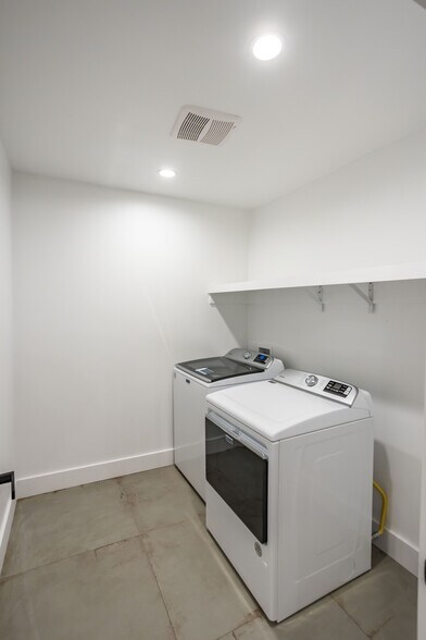 Building Photo - 19119 Ingomar St