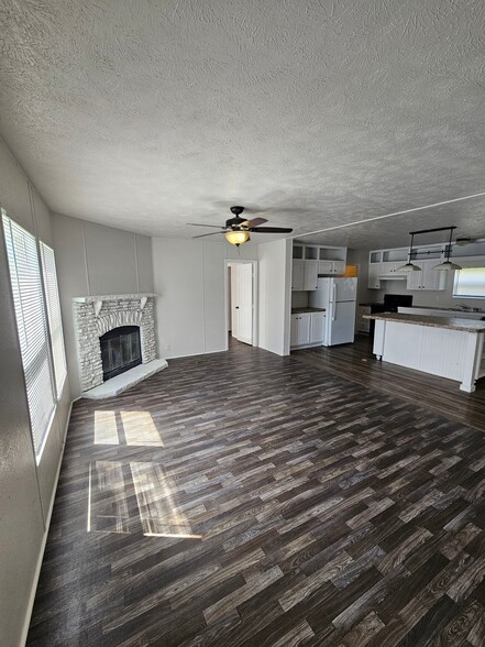 Building Photo - 513 Elm St